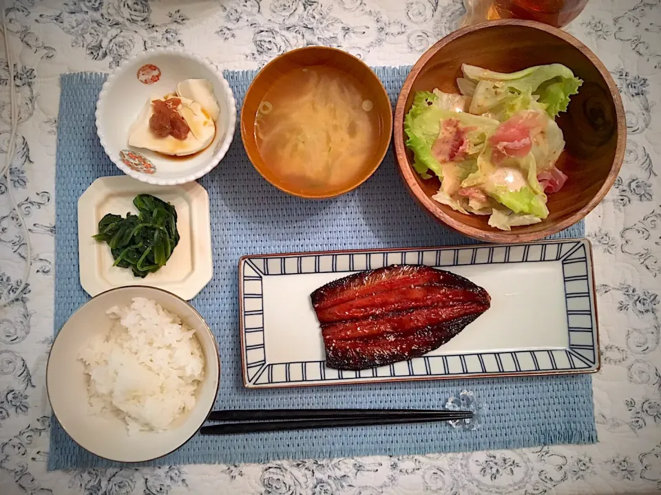 みりん干し
サラダ
ほうれん草のおひたし
梅冷奴
お味噌汁|maiさん