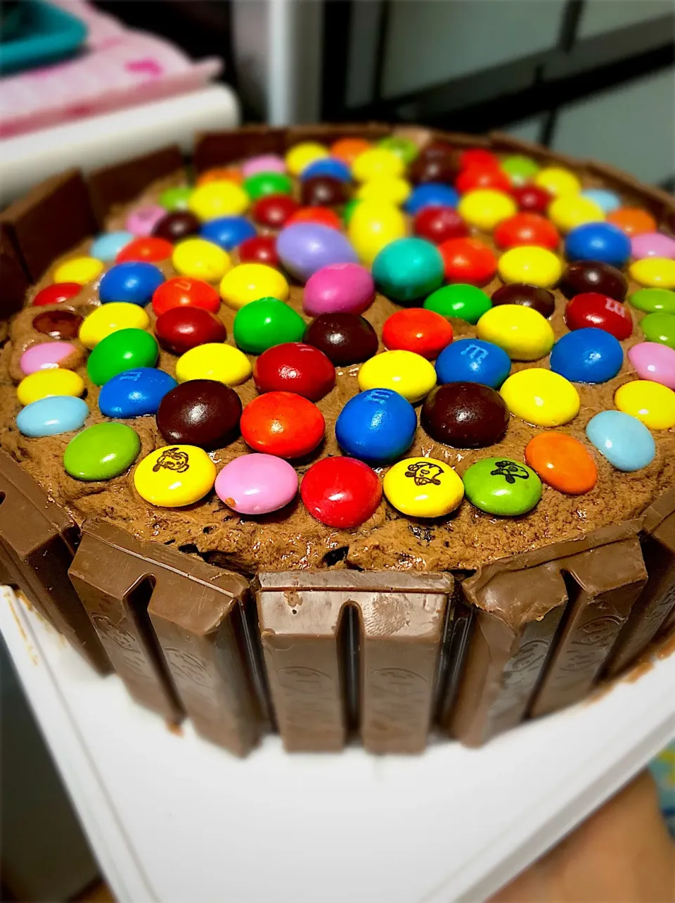 Kit-kat m&m cake❤️|Germaine Kodairaさん