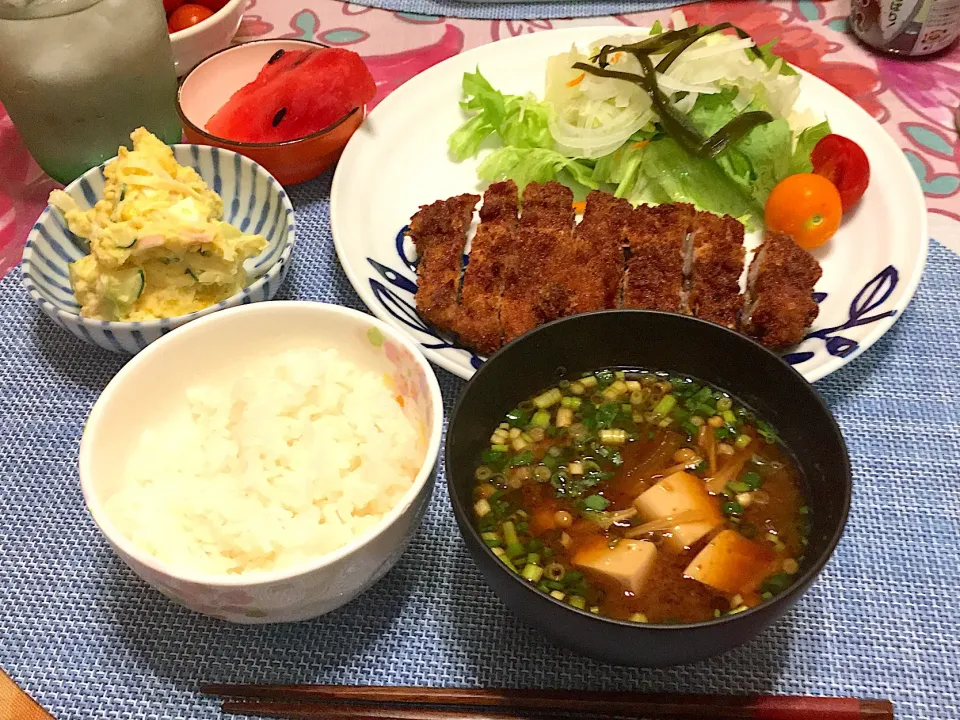 とんかつ、ポテトサラダ、お味噌汁、ご飯🍚|kumi♡さん