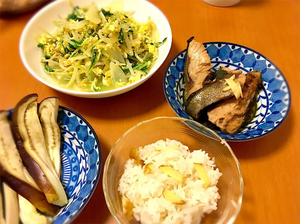 Snapdishの料理写真:野菜の卵とじ、鰤の煮付け、蒸し茄子、生姜ご飯|みっちょんさん