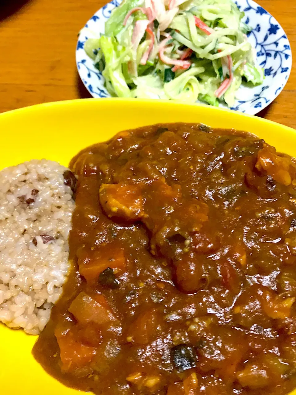 Snapdishの料理写真:#無水カレー
#きゅうりとカニカマ、レタスの#わさびマヨ和え|みかんさん