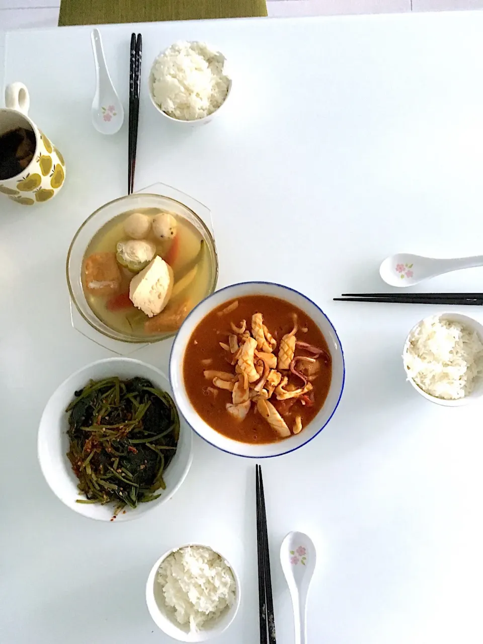 Snapdishの料理写真:Spicy tomato squid and yong tau foo soup|Ong Sor Fernさん