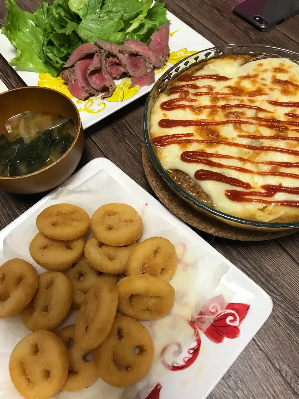 Snapdishの料理写真:ハンバーググラタン☆ローストビーフ☆ニコちゃんポテト|MEGUMIさん