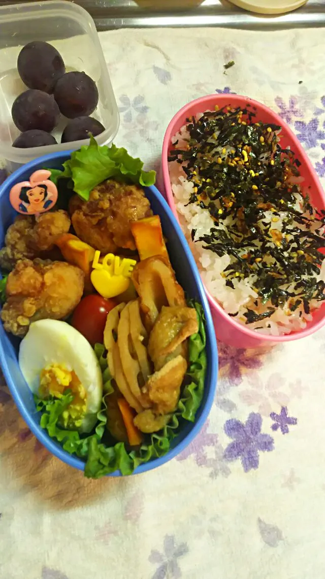 唐揚げ
ポテト
蓮根のきんぴら
ゆで卵
ミニトマト  海苔ごはん 葡萄
 #中学生
 #女の子
 #お弁当|やすこさん