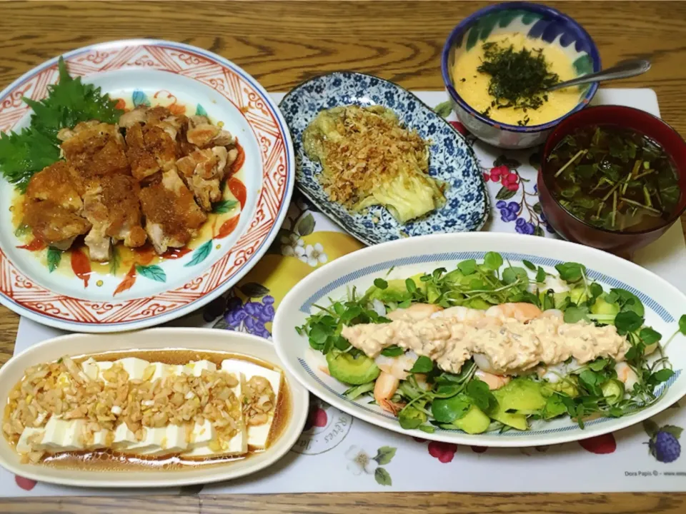 Snapdishの料理写真:チキンの宮のたれソテー・焼き茄子・納豆・大根と豆苗のお味噌汁・エビとアボカドのサラダ・ピータンとザーサイ不在の気分だけピータン豆腐|美也子さん