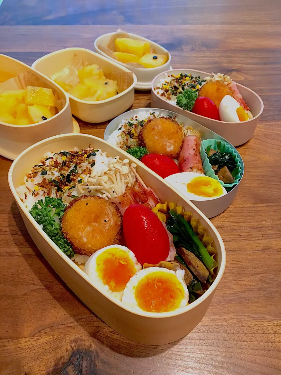 Snapdishの料理写真:2018.8.23.職場のお弁当と子供達のランチ弁当🍙|りいたあさん