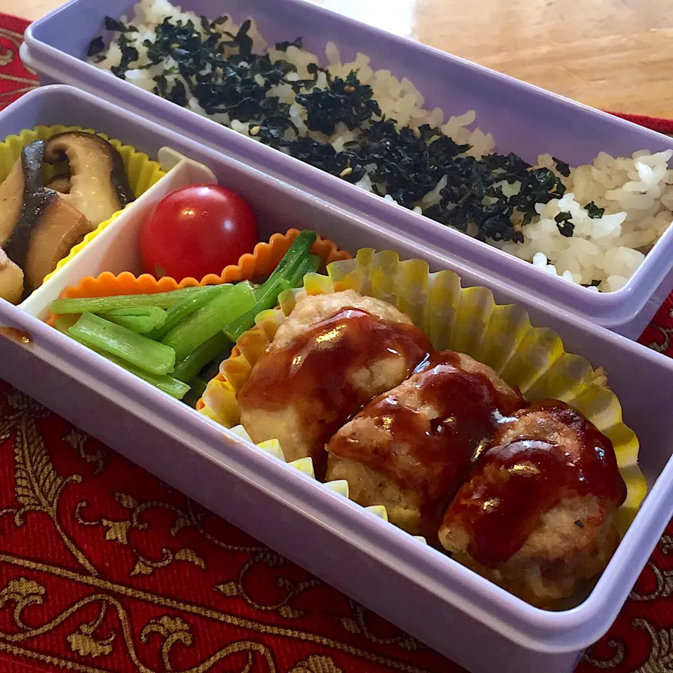 ハンバーグと、小松菜のソテーと、椎茸のバター炒めと、しそわかめご飯弁当|もえさん