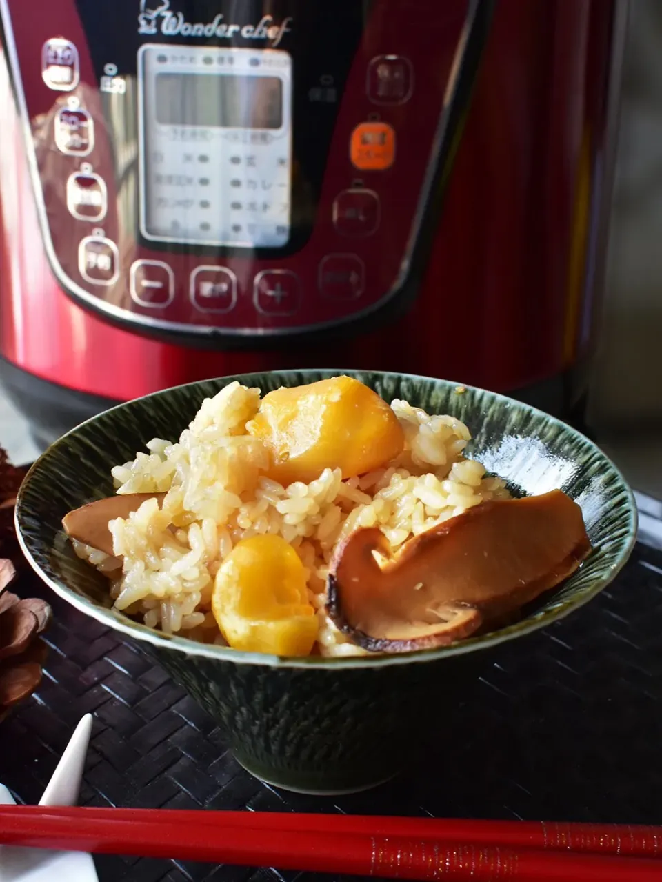 青山金魚「電気圧力鍋」で 秋の炊き込みご飯 を炊く！の巻。 : 世界のおかわりごはん　金魚の肴|青山金魚さん