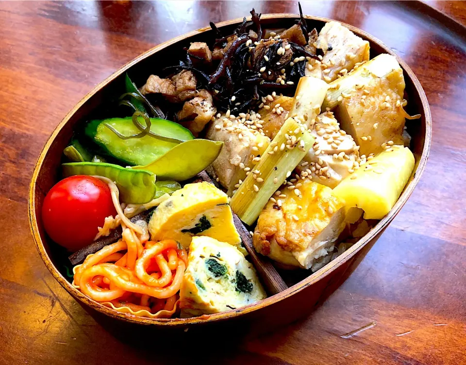 本日もお弁当🍱照り焼きチキンと長ネギ、ナポリタン🍝ほうれん草入り厚焼き玉子🍳ひじき煮 #息子弁当  #わっぱ弁当  #照り焼きチキン  #長ネギ  #プチトマト🍅  #厚焼き玉子  #ひじきの煮物  #ナポリタン  #札幌  #中島公園|Yukie  Toriseさん