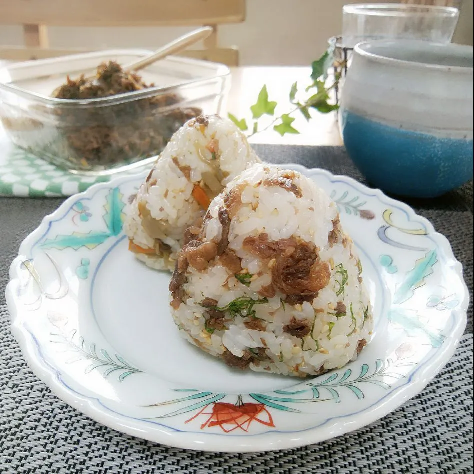 甘酒で作る常備菜　優しい甘み、牛肉の時雨煮おむすび🍙|sakurakoさん