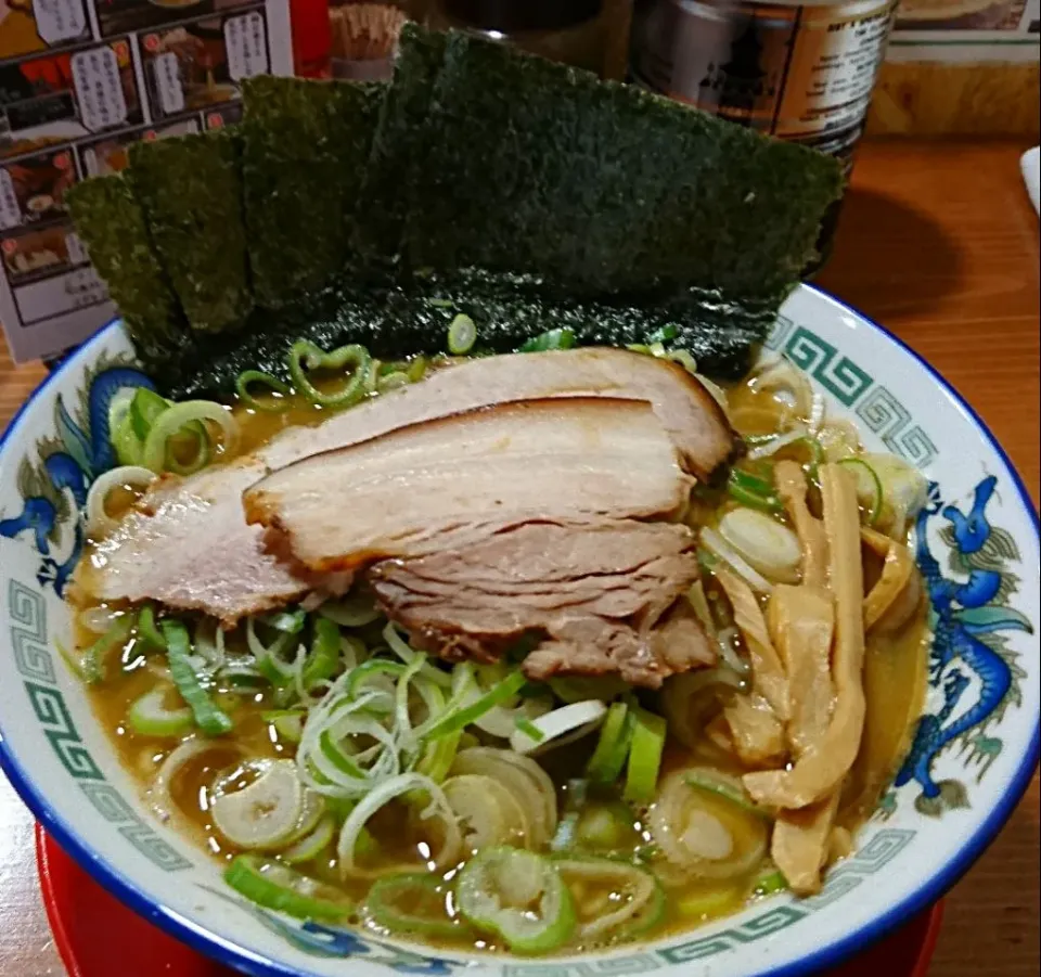 こく煮干ラーメン(ネギと海苔トッピング)|哲さん