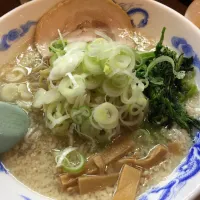 Snapdishの料理写真:麺屋 亥龍 背あぶら醤油ラーメン|popzappaさん