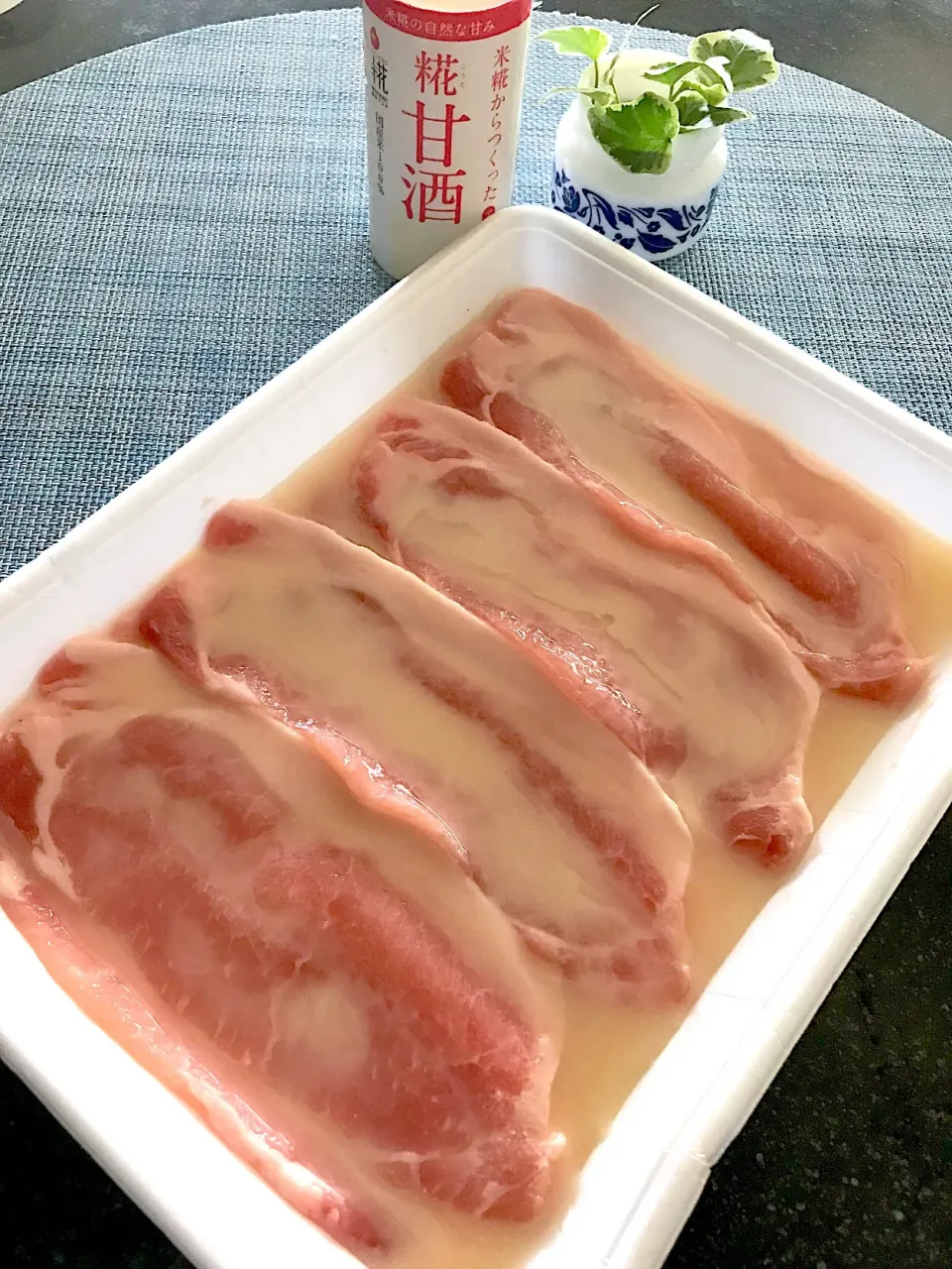 薄切り豚肉を甘酒で漬け込み
シュニッツェルに|シュトママさん