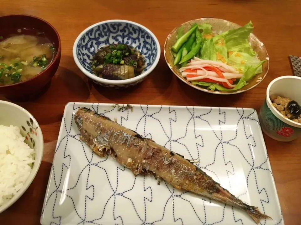 18/08/23 夕飯♪ 秋刀魚塩焼き 茄子煮物 サラダ 納豆 味噌汁|ikukoさん