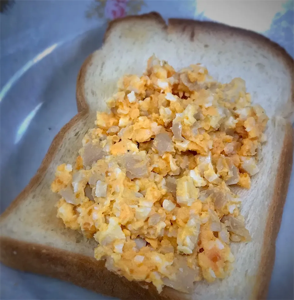 朝食に、煮卵を使ってタマゴサラダを作りました🎵
濃厚に仕上がりました😋👍🎉|ギムレットさん