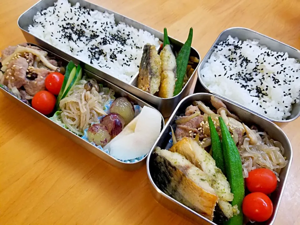 Snapdishの料理写真:8月24日サバの青のり竜田揚げ　豚しょうが焼き風　糸コンニャク煮物　梨　巨峰|あけみさん