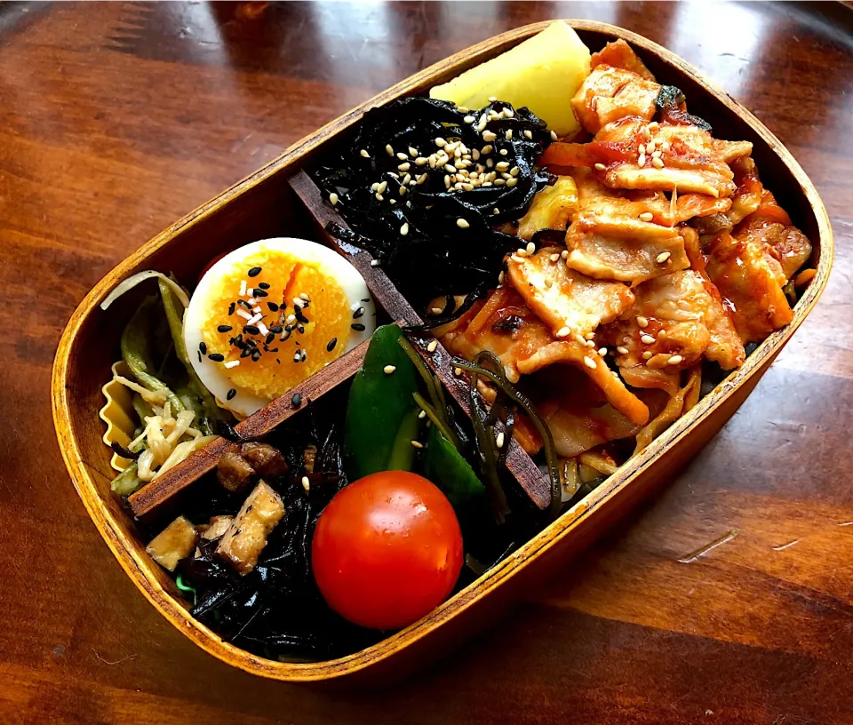 本日もお弁当🍱ポークチャップ🥩《セゾンファクトリーのトマトケチャップ使用》きゅうり🥒塩昆布漬け、昆布佃煮🍘ゆで卵🍳絹さや炒め🥗 #息子弁当  #わっぱ弁当  #ポークチャップ  #塩昆布キュウリ  #絹さや  #ゆで卵  #プチトマト🍅 #札幌 #中島公園|Yukie  Toriseさん