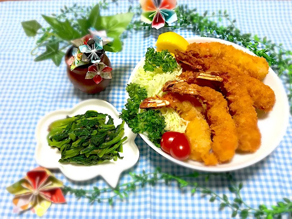 Snapdishの料理写真:海老フライ🦐とホウレン草のお浸し🤗|バシュランさん