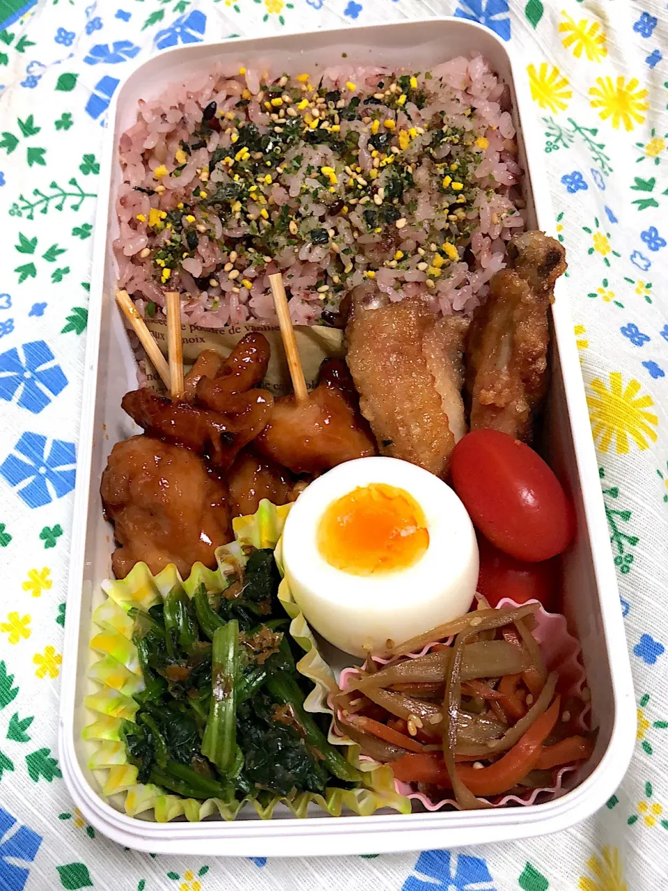 8.24☆旦那弁当
焼き鳥串
チキンバー
塩味ゆで卵
ほうれん草のおかか和え
きんぴらごぼう|のん∞さん