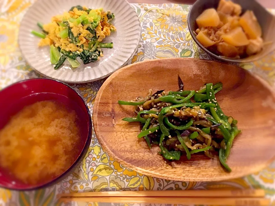 ナスとピーマンのだし炒め、鶏肉と大根の煮物、小松菜のにんにく卵炒め、みそ汁|ありかさん