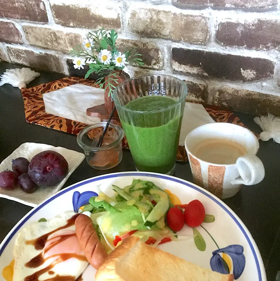 ある日の朝食🍴〜自家栽培のゴーヤと紫蘇と小松菜のスムージー🥗
 #自家栽培 
 #ゴーヤ 
 #紫蘇ジュース|シロンさん