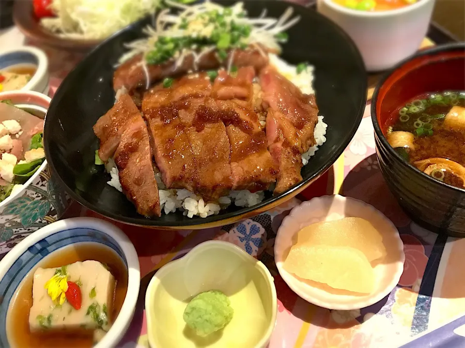 ステーキ丼御膳|しげさん