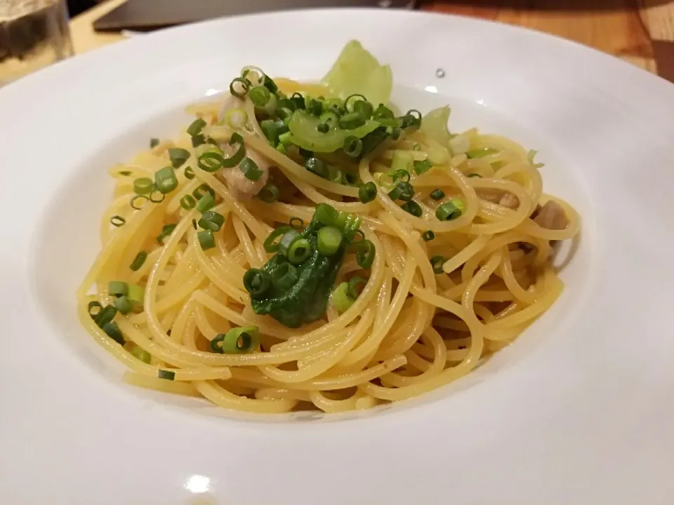 Snapdishの料理写真:ランチパスタ　&サラダ、前菜、焼きハマグリ、デザート付き　#焼ハマグリルAoyama|しあるさん