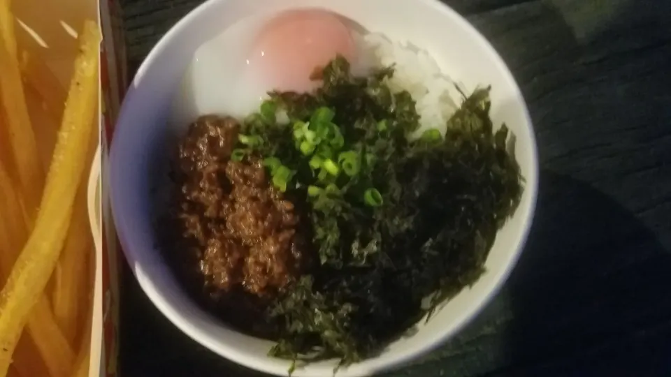 地元、ぞうめし屋の肉味噌海苔卵丼|Morito Kamiyaさん