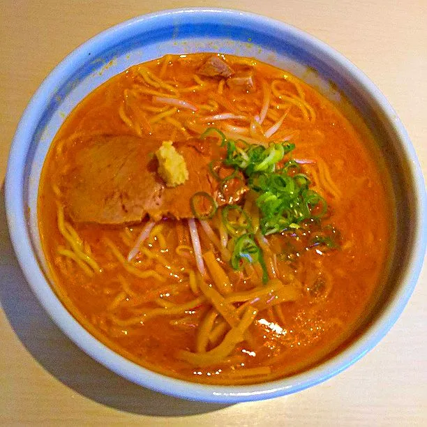 Snapdishの料理写真:#イオリ
 #ラーメン
 #千歳 

すみれのノレンわけをしたお店。

思っていたより全然辛くない！

辛さまぁまぁ旨味
美味。よりまぁまぁかな。
北海道民には、、うーん
観光客むけなぶなんな味かな。

味噌ラーメンの方が好きな味。|Sakuraちゃんさん