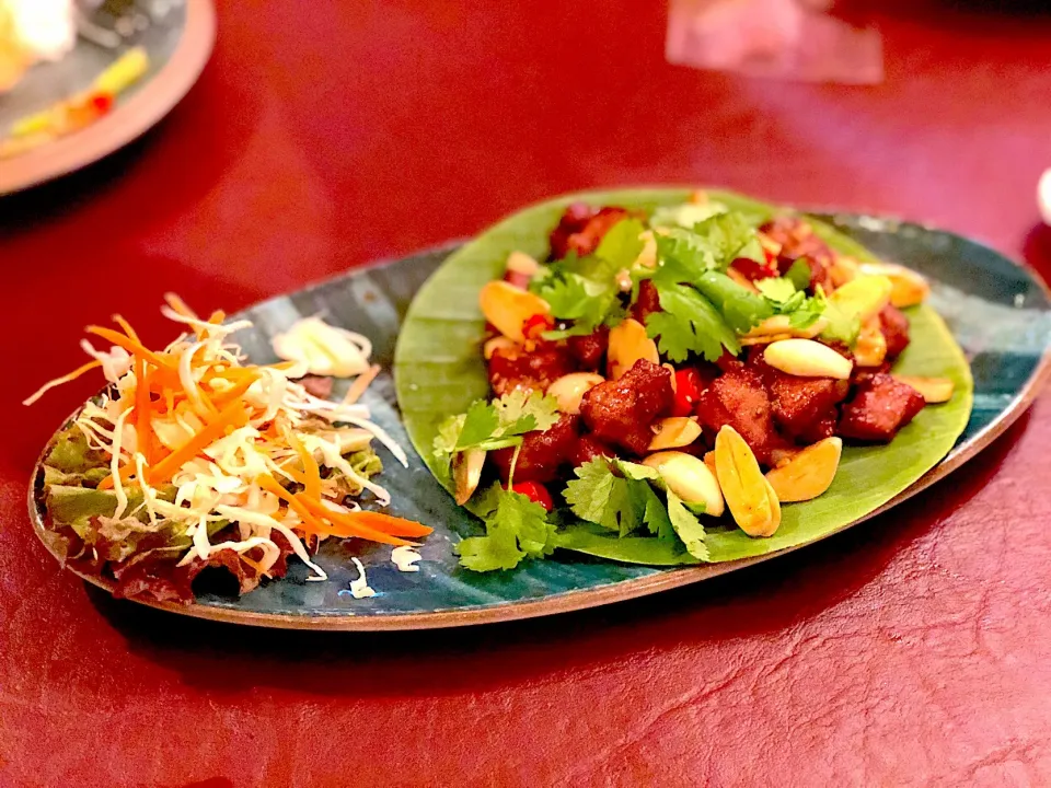 Pork fried with salt @ ไหมไทย, Mueng Rachaburi.|Chalinee Kalyanamitraさん