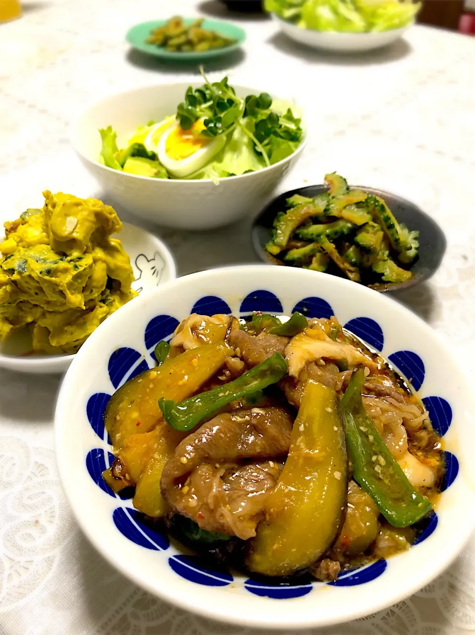 夏野菜と牛肉の辛味噌炒め🍆
南瓜とリンゴのナッツヨーグルトサラダ🥜🍎
ゴーヤのおかか山葵醤油和え
コブサラダ🥗|FKTMPさん