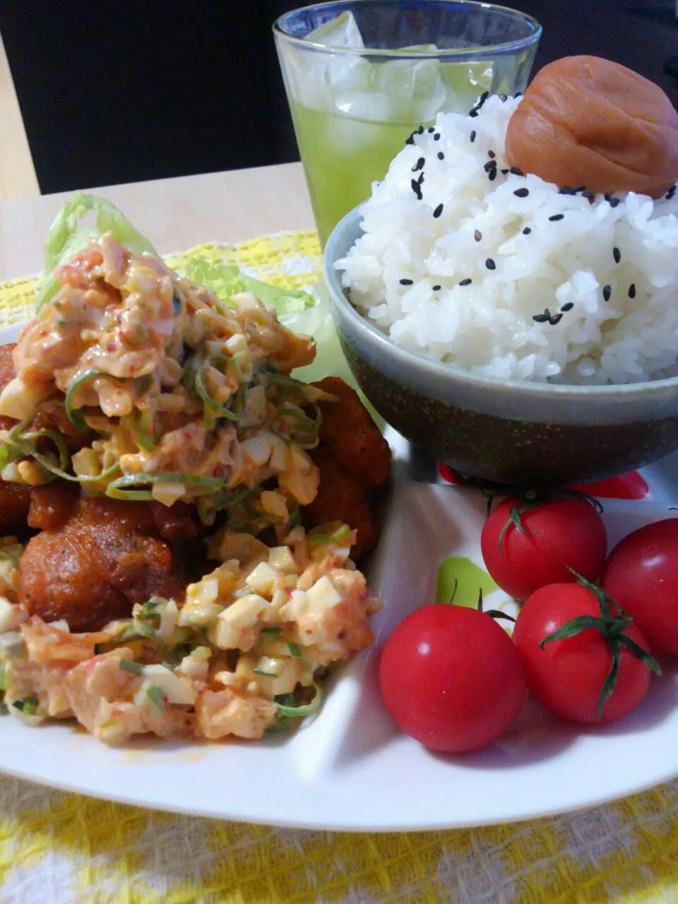 🍚キムタルチキンと梅干しご飯🍚

アヒル部隊のひよこ|みるくここあさん