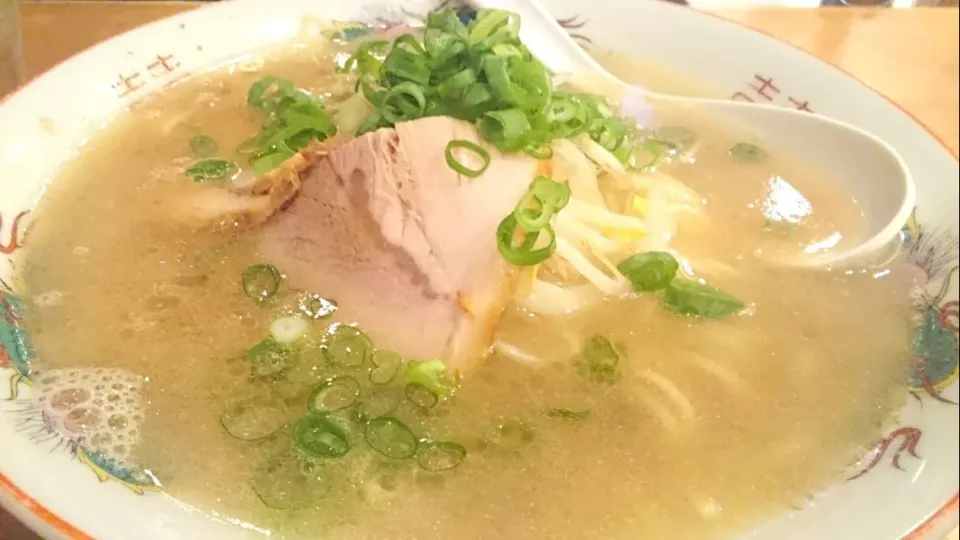 Snapdishの料理写真:【9/2ころまでの限定】渡なべ の 山口下松牛骨ラーメン ＠高田馬場、西早稲田 18127|大脇さん