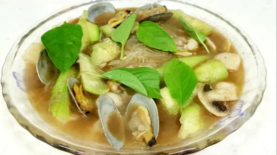 noodle soup with clams and loofah|steven z.y.さん