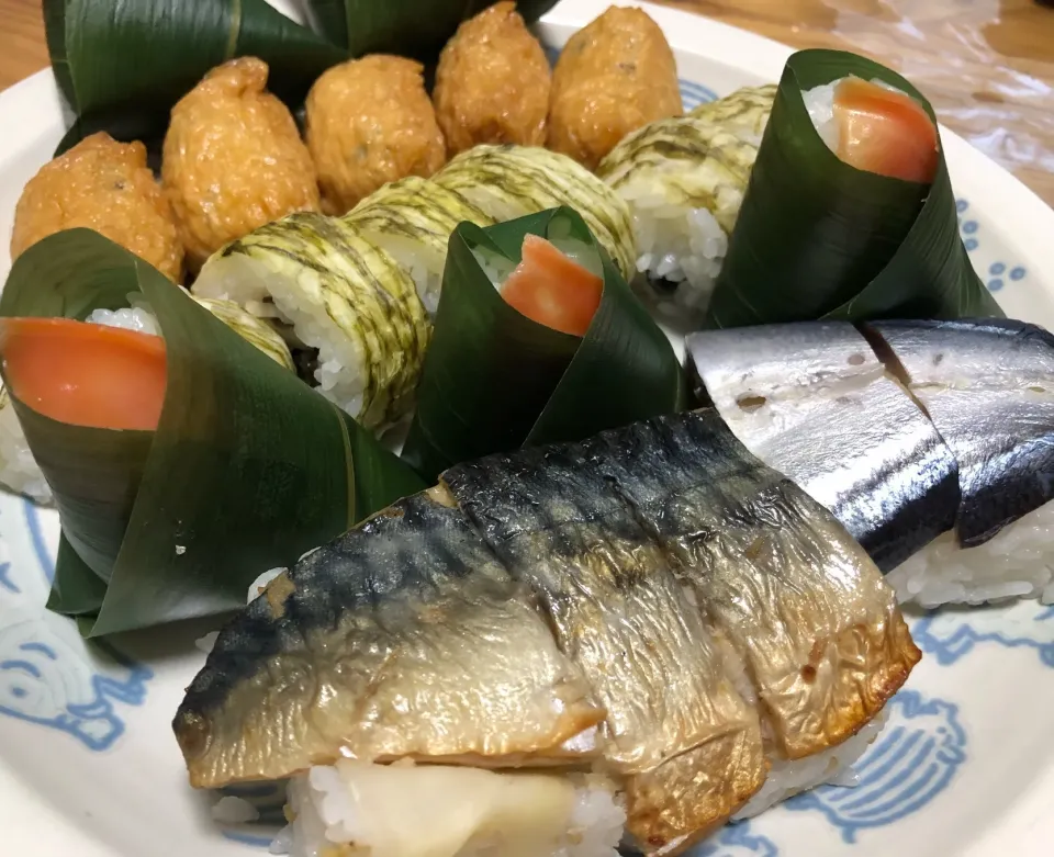 焼き鯖鮨、さんま姿鮨、ゐざさ寿司、山菜巻、山菜一口いなり😀|buhizouさん