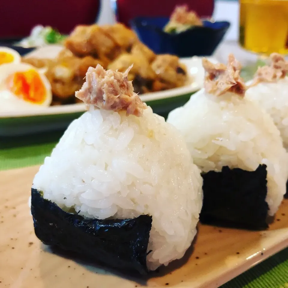 Snapdishの料理写真:ツナマヨおにぎり🍙|ハマちゃんさん