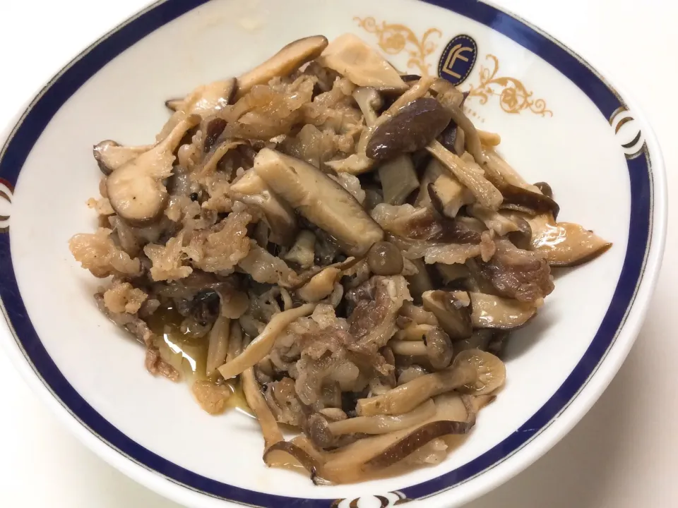 牛肉とキノコ🍄のおつまみ😋|アライさんさん