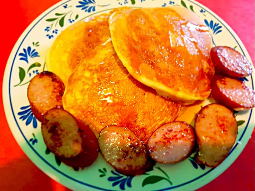 Warm Homemade Buttermilk Pancakes and Smoked Sausage.|Juan Simmsさん