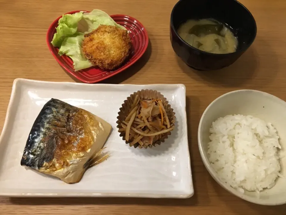 Snapdishの料理写真:✳︎鯖の塩焼き
✳︎かぼちゃコロッケ
✳︎きんぴらごぼう
✳︎玉ねぎとワカメのお味噌汁|あわちゃんさん