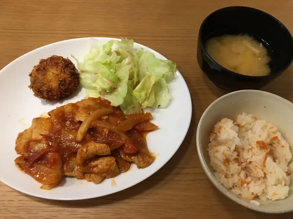 ✳︎豚のポークチョップ
✳︎かぼちゃコロッケ
✳︎えのきのお味噌汁|あわちゃんさん