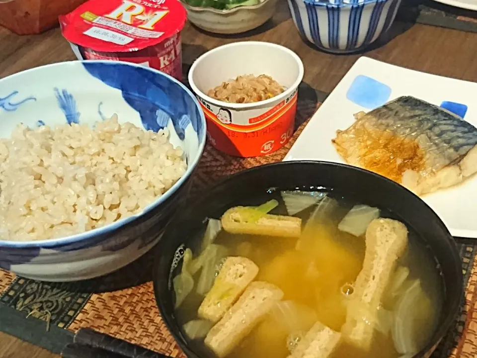 さばの味噌煮&納豆&レタスの味噌汁|まぐろさん