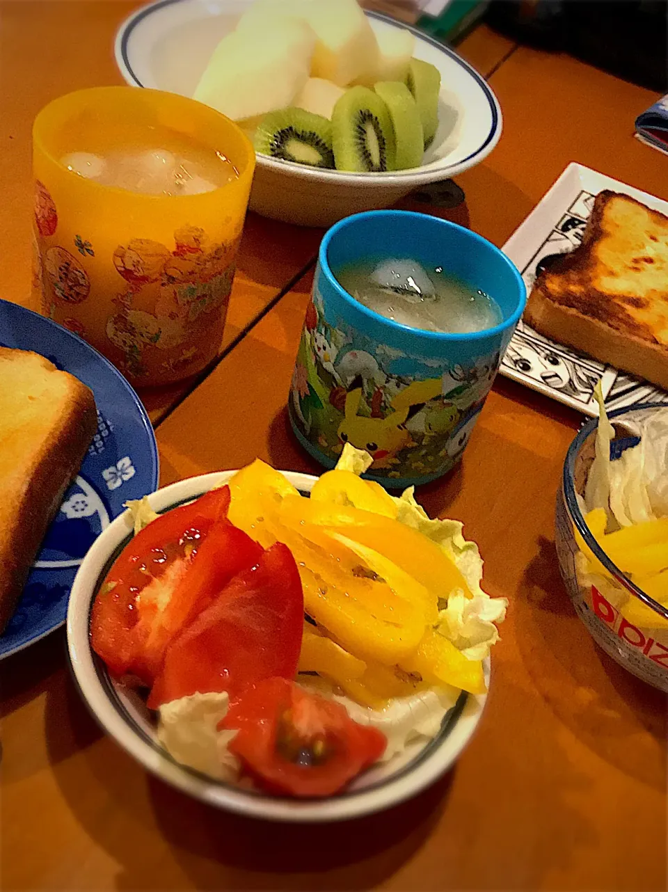 クリームチーズトースト🍞🧀  野菜サラダ🥗   梨＆キウイ🥝  ミルクティー🍹|ch＊K*∀o(^^*)♪さん