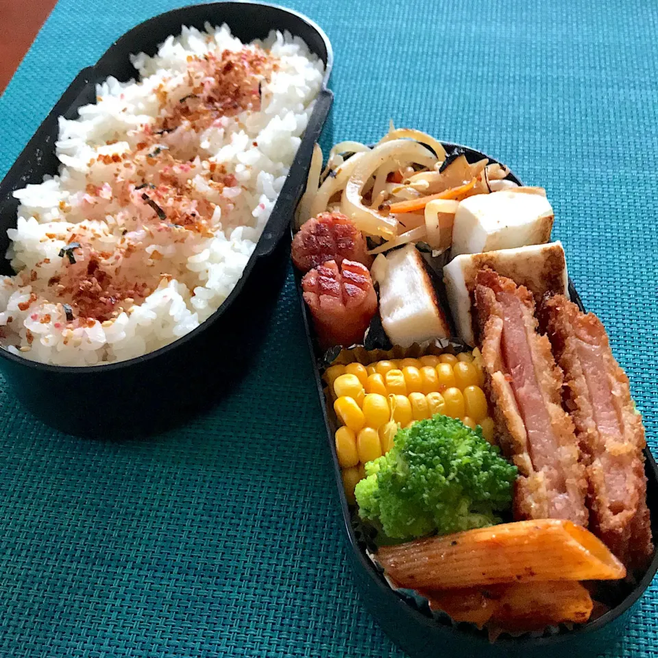 今日のお弁当
ハムカツ
野菜もたくさん食べてね♪

今週もスタートです
まだ気温も高め
体調管理には
注意してね

今日も気をつけて
いってらっしゃい👋😊|mokoさん