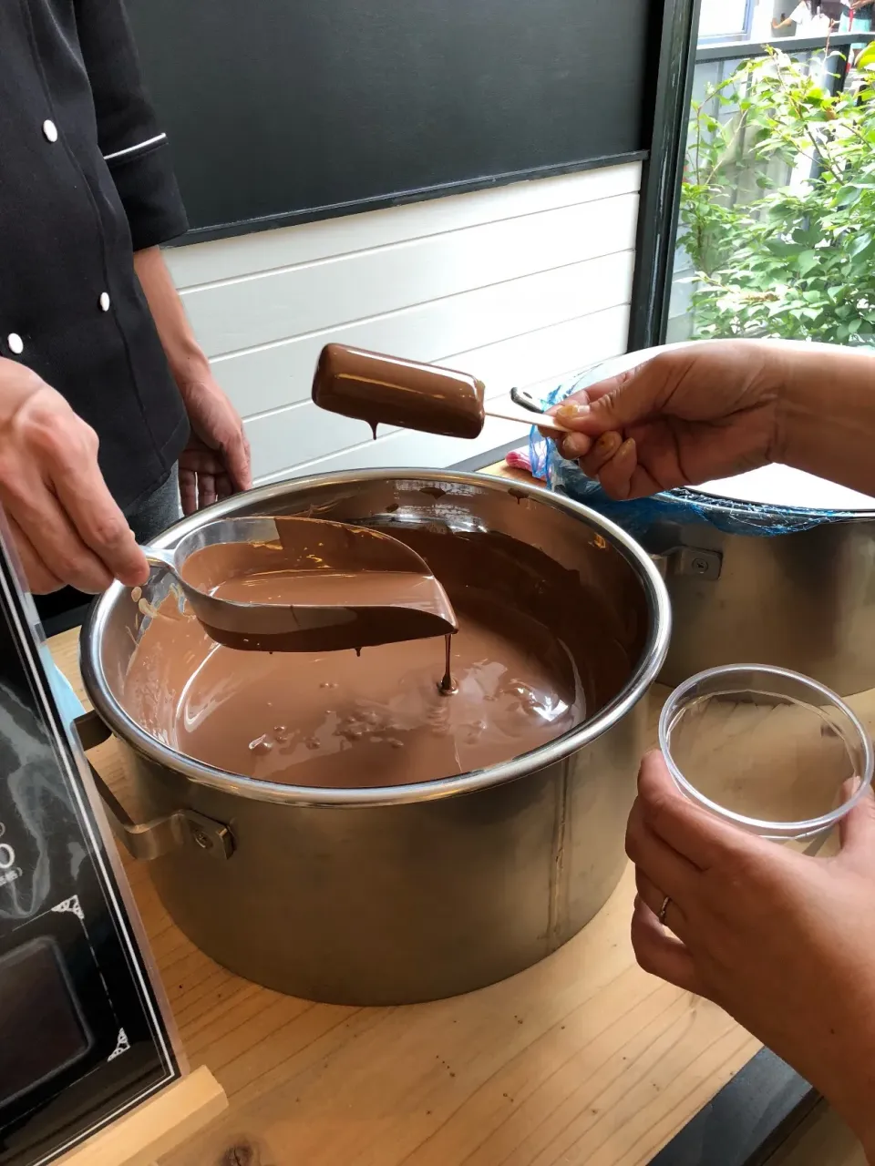 セルフでチョコがけ、抹茶アイス|マユマユさん