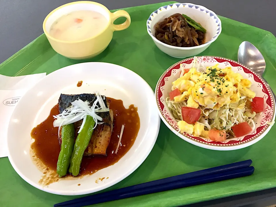 鯖の生姜煮、牛肉とつきこんの炊き合わせ、エッグマカロニサラダ、ベーコンチャウダー|Tadahiko Watanabeさん