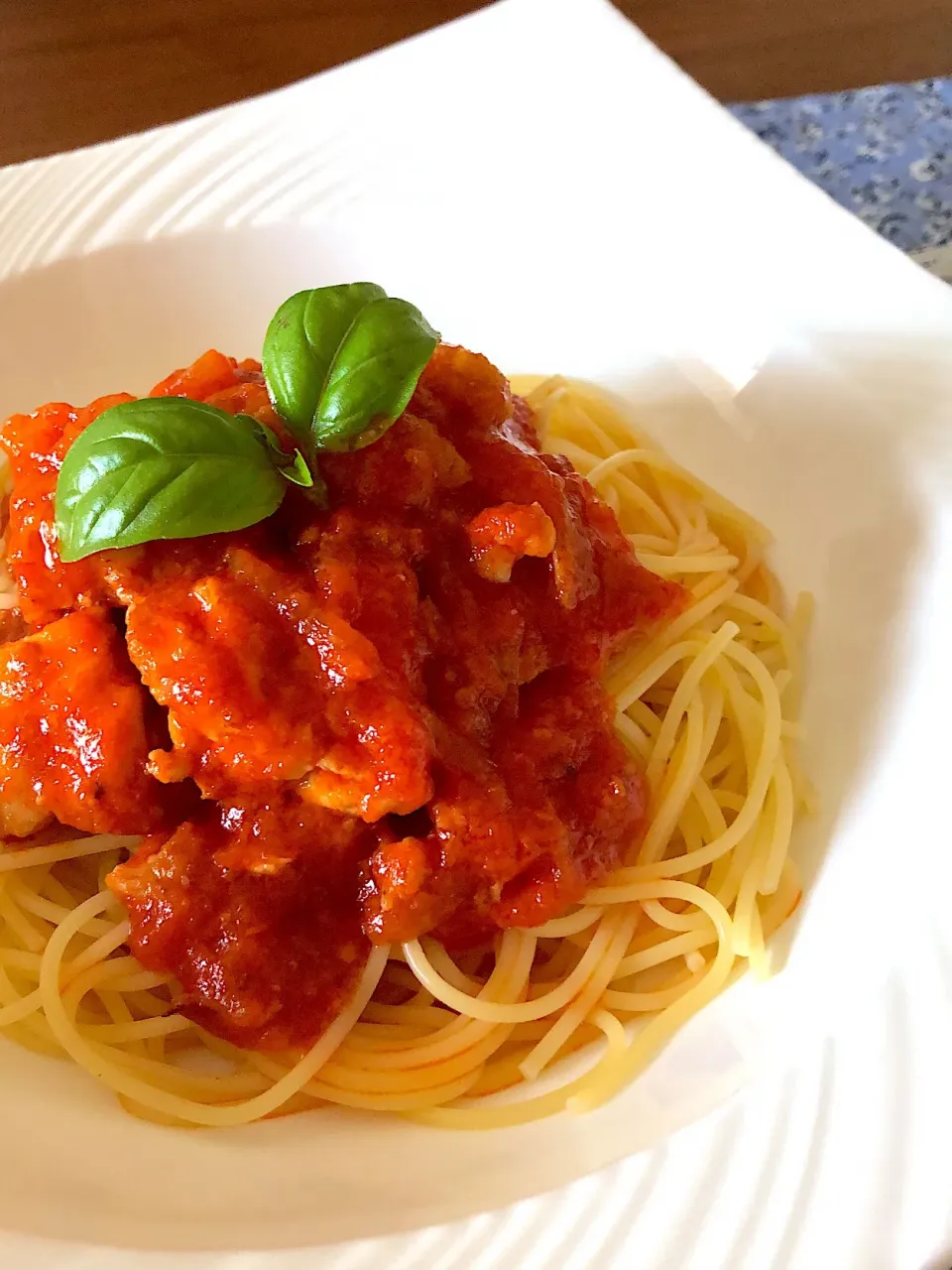 Snapdishの料理写真:チキンのトマト煮込みスパゲッティ🍅|Norikoさん