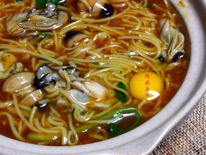 noodle soup with oysters and mushroom|steven z.y.さん