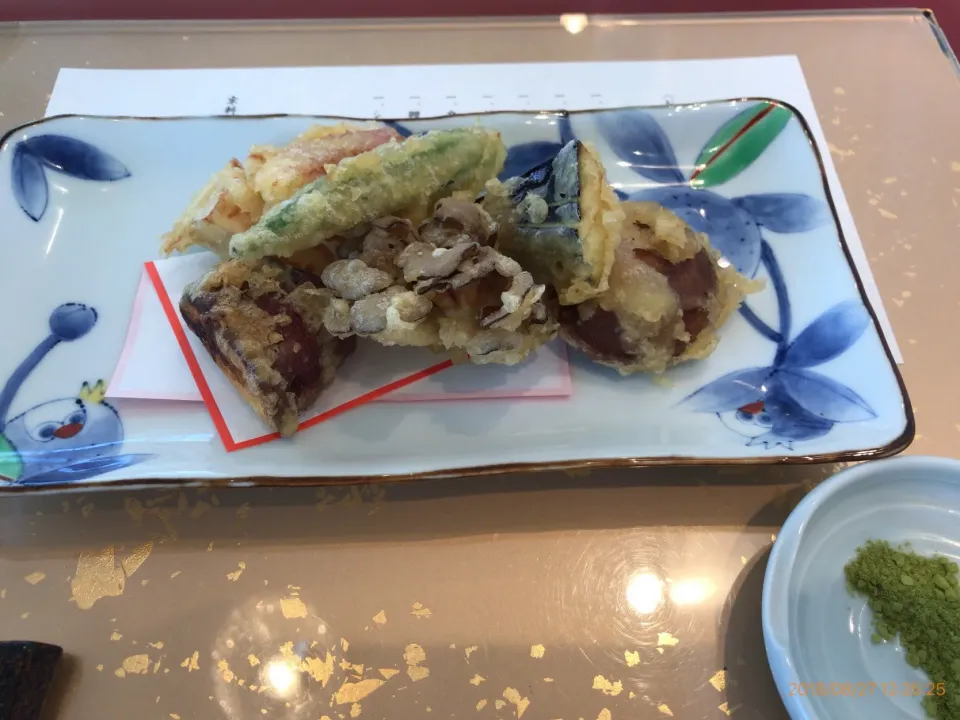 Snapdishの料理写真:お野菜天麩羅 抹茶塩|Katsuhiro Matahiraさん