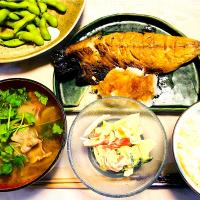 鯖灰干し焼き 豚汁 カニカマ大根キュウリの辛子マヨネーズ和え 新潟茶豆 ご飯