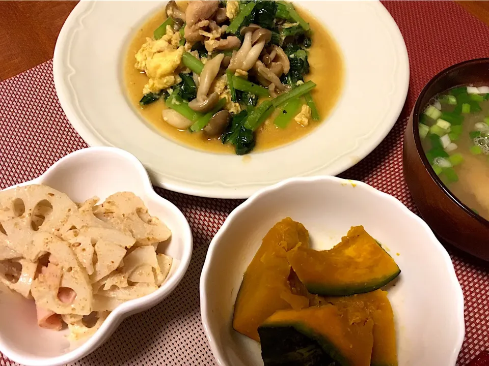 鶏肉と青菜の炒め物
レンコンのごまマヨサラダ
かぼちゃのたいたん
豆腐と揚げのお味噌汁|あんなさん